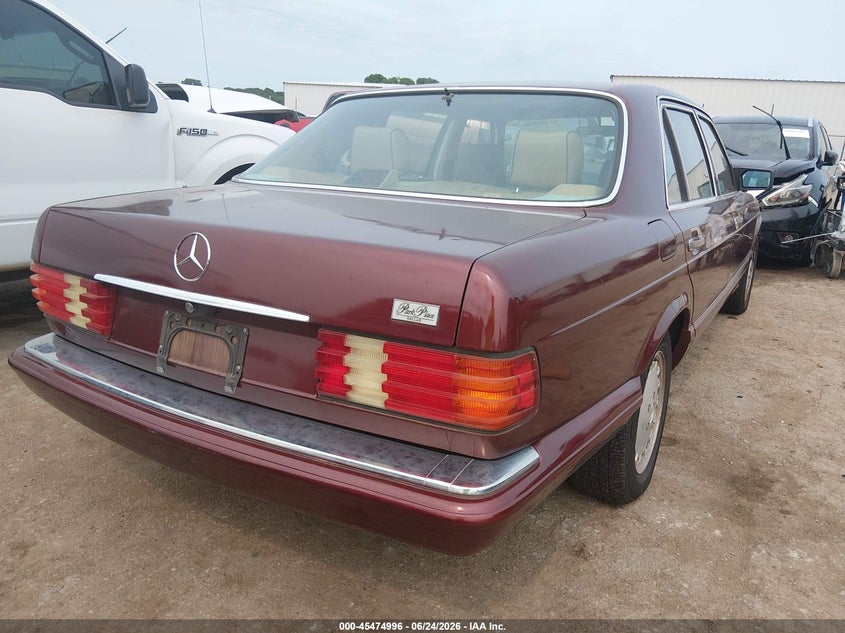 1988 Mercedes-benz 420 VIN WDBCA35D1JA405494 IAAI salvage auction — NORMAL WEAR, Clear - Public Restricted (Oklahoma), sold $925 on 2026-07-15 (photo 4)