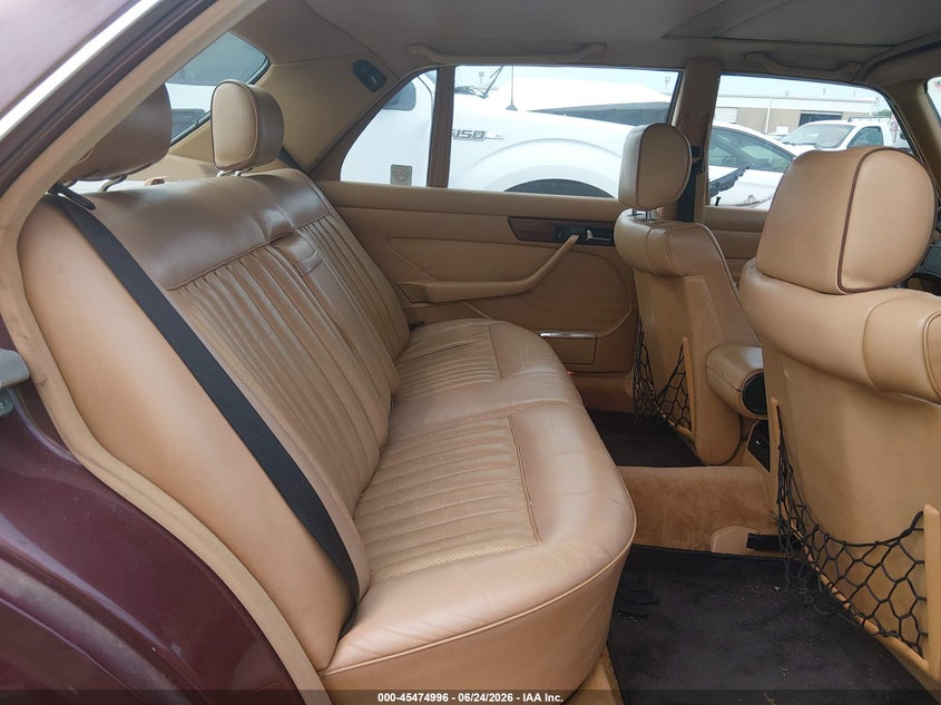 1988 Mercedes-benz 420 VIN WDBCA35D1JA405494 IAAI salvage auction — NORMAL WEAR, Clear - Public Restricted (Oklahoma), sold $925 on 2026-07-15 (photo 8)
