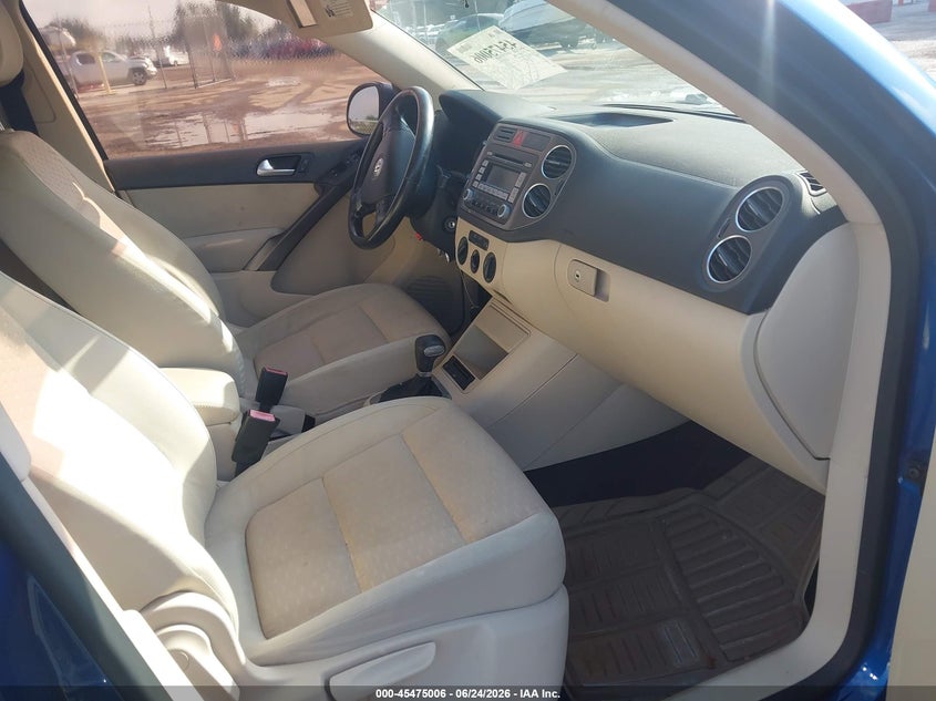 2009 Volkswagen Tiguan VIN WVGAV75NX9W004680 IAAI salvage auction — NORMAL WEAR, Clear (Florida), sold $975 on 2026-07-15 (photo 5)