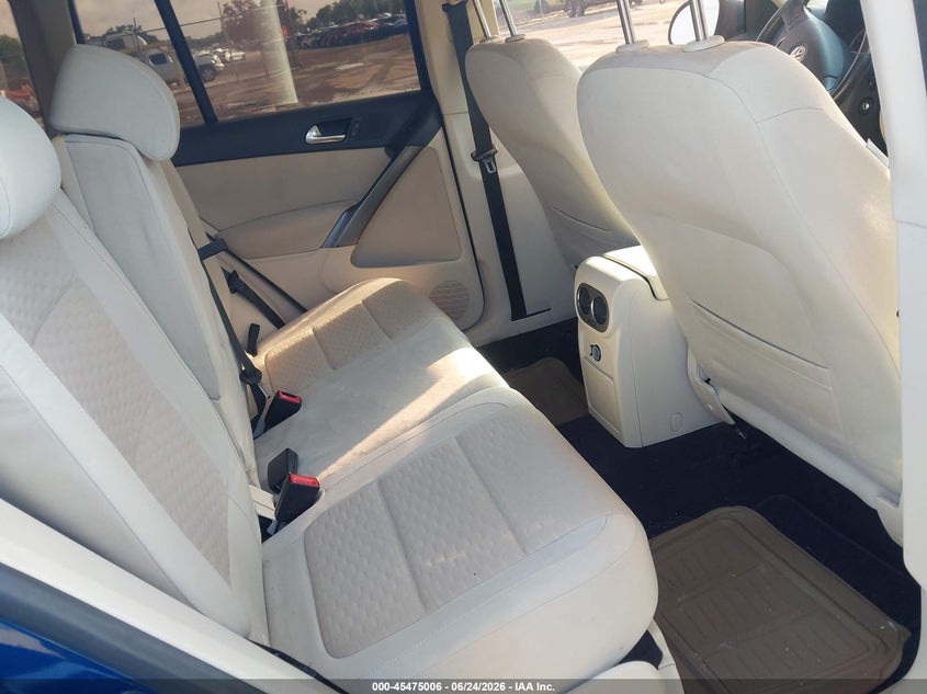 2009 Volkswagen Tiguan VIN WVGAV75NX9W004680 IAAI salvage auction — NORMAL WEAR, Clear (Florida), sold $975 on 2026-07-15 (photo 8)
