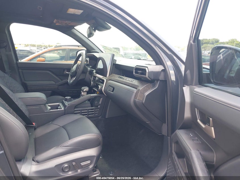2025 Toyota Tacoma VIN 3TYLC5LN6ST035641 IAAI salvage auction — FRONT END, Salvage Title, sold $15,300 on 2026-07-30 (photo 5)