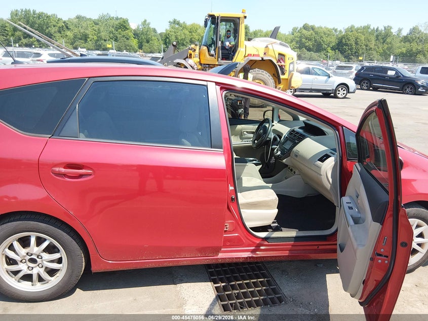 2012 Toyota Prius v VIN JTDZN3EU0C3132717 IAAI salvage auction — NORMAL WEAR, Clear (Connecticut), sold $1,050 on 2026-07-16 (photo 5)