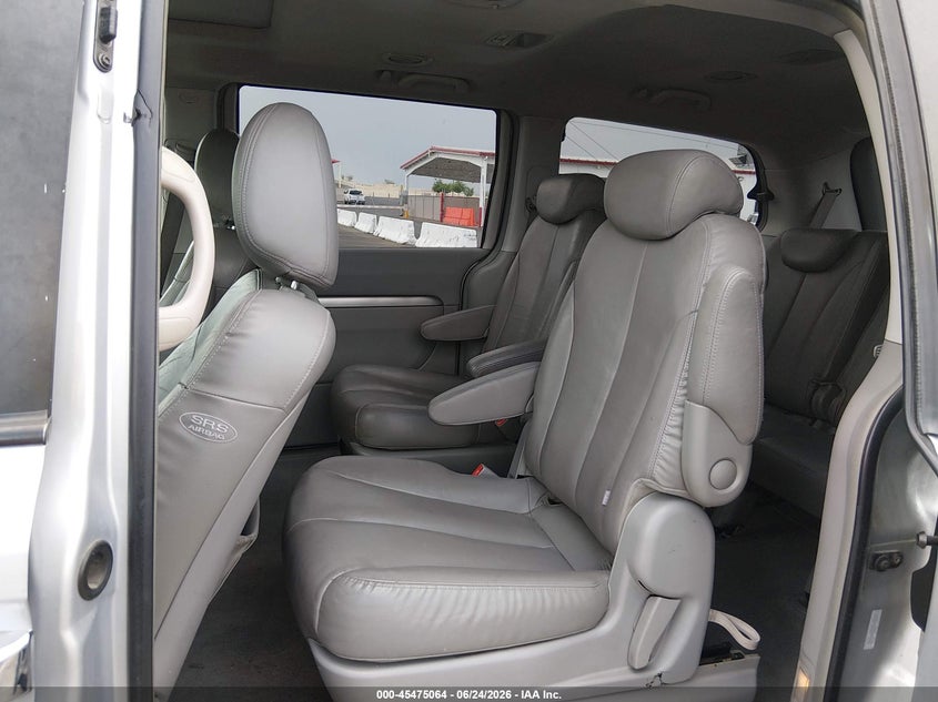 2007 Hyundai Entourage VIN KNDMC233176026947 IAAI salvage auction — NORMAL WEAR, Clear (Nevada), sold $375 on 2026-07-17 (photo 8)