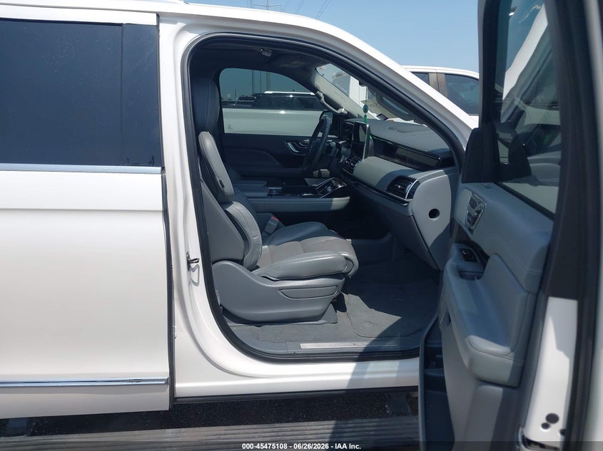 2019 Lincoln Navigator VIN 5LMJJ3LT1KEL12187 IAAI salvage auction — NORMAL WEAR, Original (Texas), sold $10,750 on 2026-07-21 (photo 5)