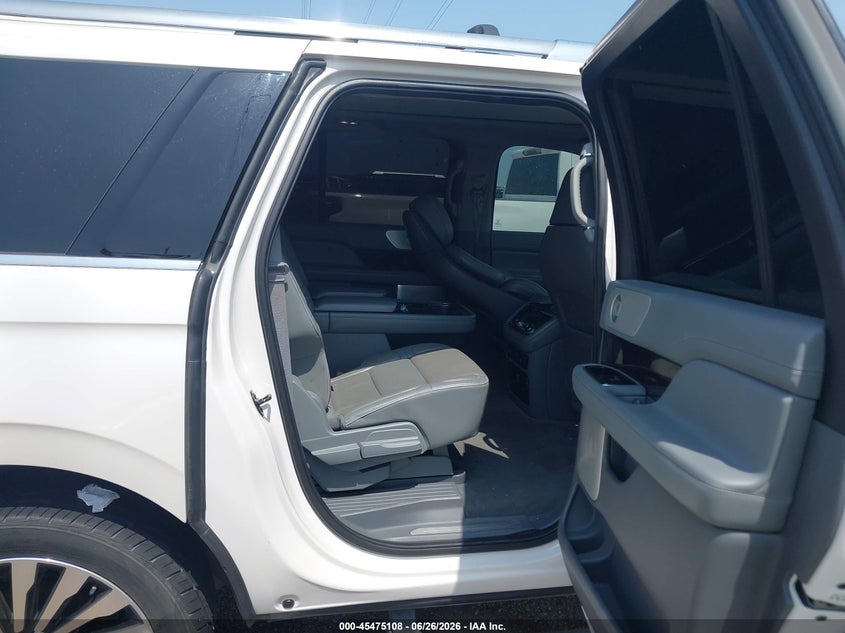 2019 Lincoln Navigator VIN 5LMJJ3LT1KEL12187 IAAI salvage auction — NORMAL WEAR, Original (Texas), sold $10,750 on 2026-07-21 (photo 8)