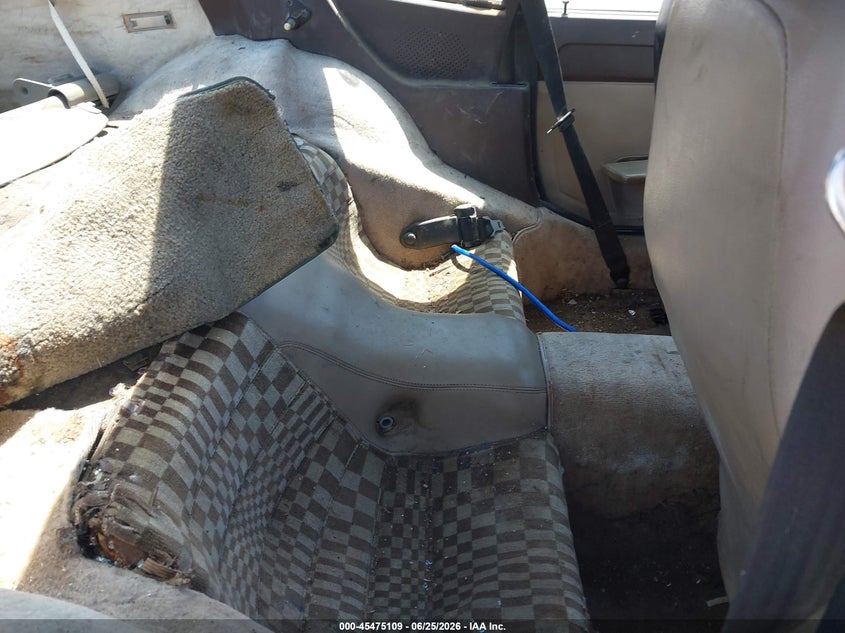 1985 Porsche 944 VIN WP0AA0946FN472206 IAAI salvage auction — NORMAL WEAR, Clear - Dealer Only (California), sold $350 on 2026-07-29 (photo 8)