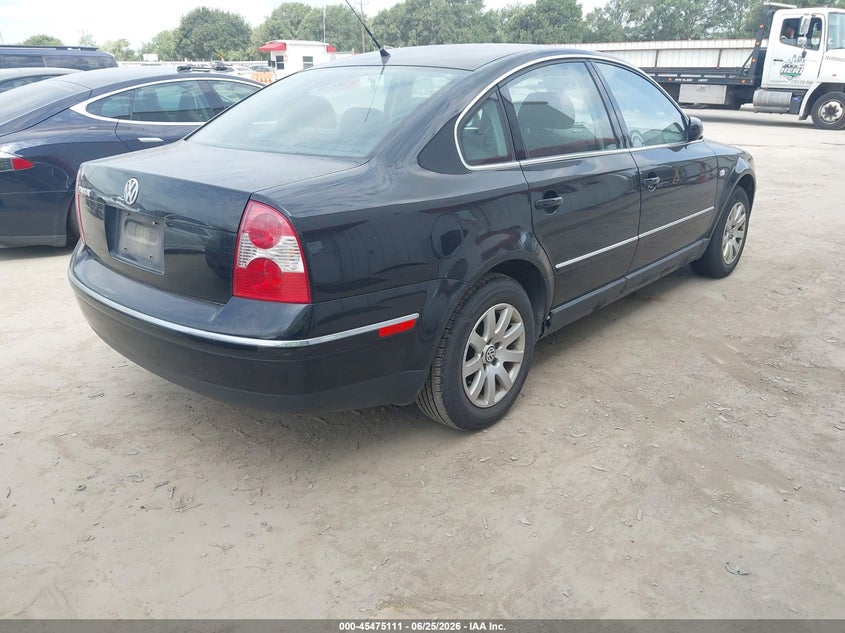 2001 Volkswagen Passat VIN WVWPD63B21P273646 IAAI salvage auction — NORMAL WEAR, Clear (Michigan), sold $175 on 2026-07-28 (photo 4)