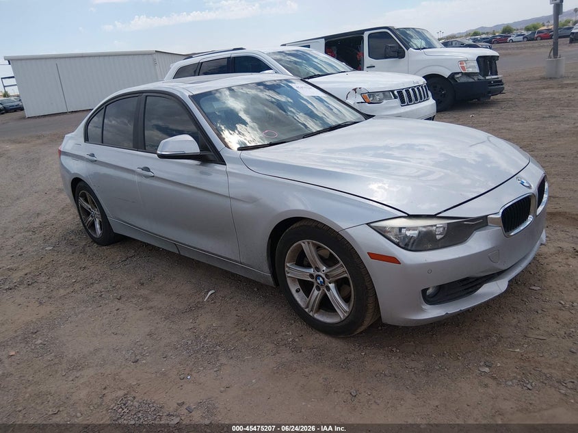 2014 BMW 3er VIN WBA3C1C5XEK113514 IAAI salvage auction — ENGINE DAMAGE, Nrc Lienholder Repossession Paperwork (Arizona), sold $325 on 2026-07-07 (photo 1)