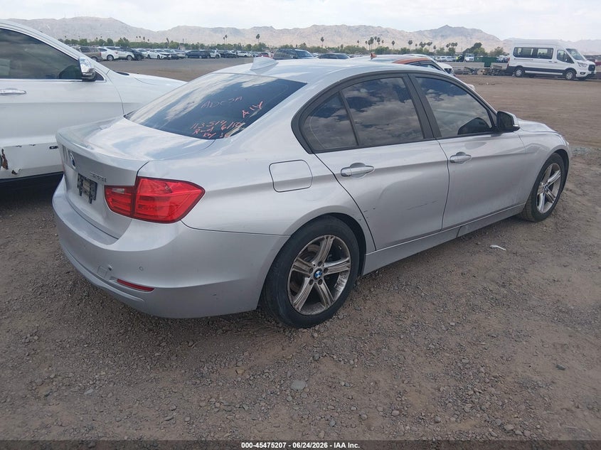 2014 BMW 3er VIN WBA3C1C5XEK113514 IAAI salvage auction — ENGINE DAMAGE, Nrc Lienholder Repossession Paperwork (Arizona), sold $325 on 2026-07-07 (photo 4)