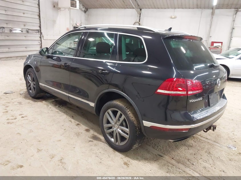 2016 Volkswagen Touareg VIN WVGEF9BP6GD001543 IAAI salvage auction — LEFT FRONT, Wait Title, sold $875 on 2026-07-31 (photo 3)