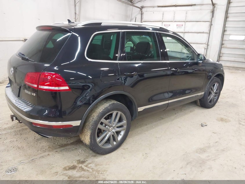 2016 Volkswagen Touareg VIN WVGEF9BP6GD001543 IAAI salvage auction — LEFT FRONT, Wait Title, sold $875 on 2026-07-31 (photo 4)