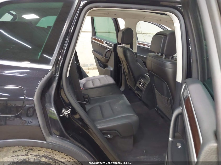 2016 Volkswagen Touareg VIN WVGEF9BP6GD001543 IAAI salvage auction — LEFT FRONT, Wait Title, sold $875 on 2026-07-31 (photo 8)