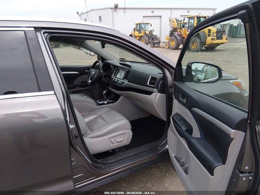 2017 Toyota Highlander VIN 5TDJZRFH5HS390596 IAAI salvage auction — LEFT REAR, Wait Title, sold $14,500 on 2026-08-14 (photo 5)