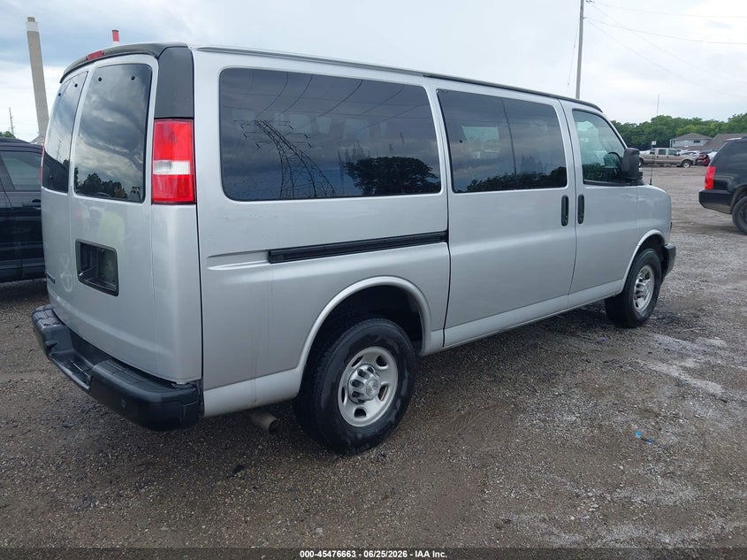 2019 Chevrolet Express VIN 1GAWGEFG1K1330582 IAAI salvage auction — NORMAL WEAR, Sf97 (Indiana), sold $10,850 on 2026-08-27 (photo 4)