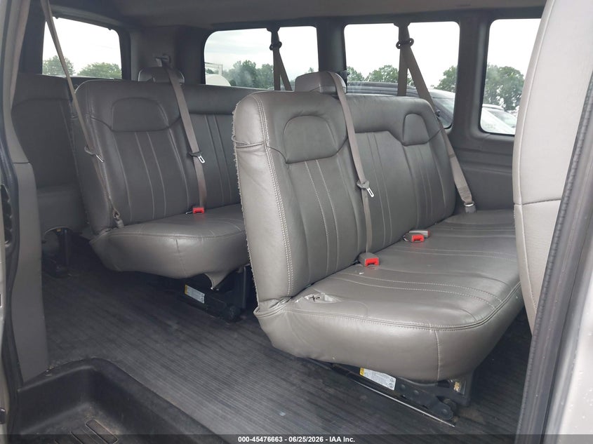2019 Chevrolet Express VIN 1GAWGEFG1K1330582 IAAI salvage auction — NORMAL WEAR, Sf97 (Indiana), sold $10,850 on 2026-08-27 (photo 8)