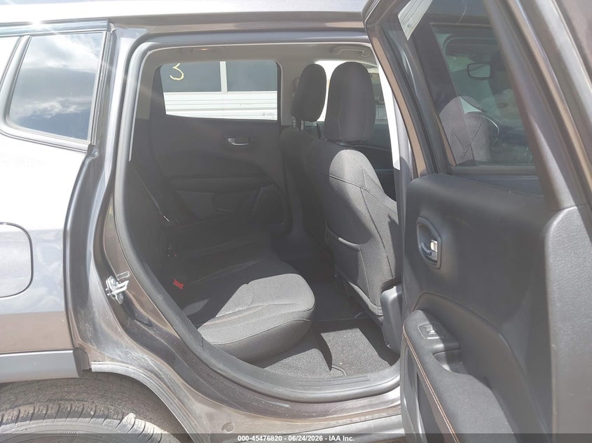 2018 Jeep Compass VIN 3C4NJDAB8JT392238 IAAI salvage auction — NORMAL WEAR, Sf97 (Minnesota), sold $8,650 on 2026-08-27 (photo 8)