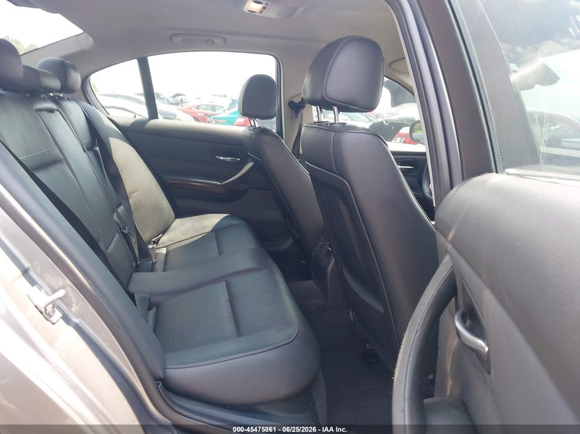 2011 BMW 3er VIN WBAPH7G52BNN04294 IAAI salvage auction — NORMAL WEAR, Clear (North Carolina), sold $1,125 on 2026-07-15 (photo 8)