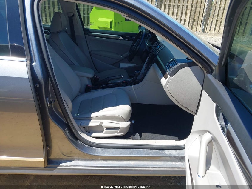 2017 Volkswagen Passat VIN 1VWBT7A34HC061022 IAAI salvage auction — NORMAL WEAR, Clear (Virginia), sold $2,300 on 2026-07-20 (photo 5)