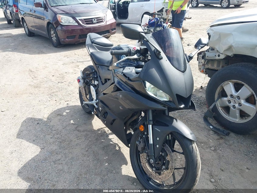 2020 Yamaha Yzf VIN MH3RH18Y3LK004893 IAAI salvage auction — RIGHT SIDE, Salvage (Massachusetts), sold $650 on 2026-07-28 (photo 1)