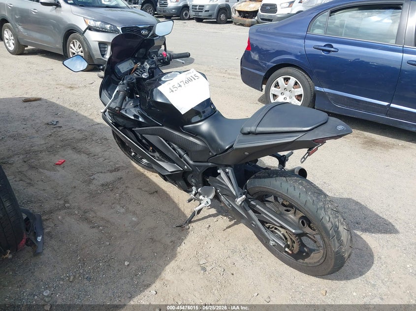 2020 Yamaha Yzf VIN MH3RH18Y3LK004893 IAAI salvage auction — RIGHT SIDE, Salvage (Massachusetts), sold $650 on 2026-07-28 (photo 3)