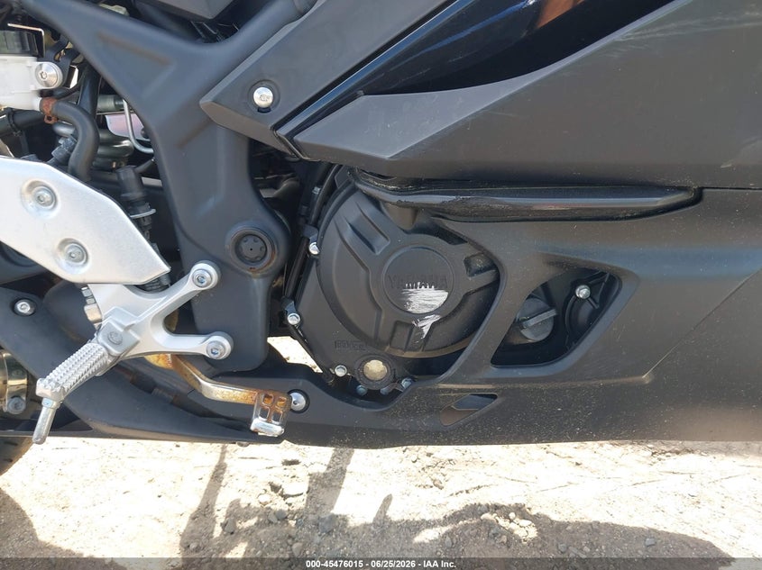 2020 Yamaha Yzf VIN MH3RH18Y3LK004893 IAAI salvage auction — RIGHT SIDE, Salvage (Massachusetts), sold $650 on 2026-07-28 (photo 8)