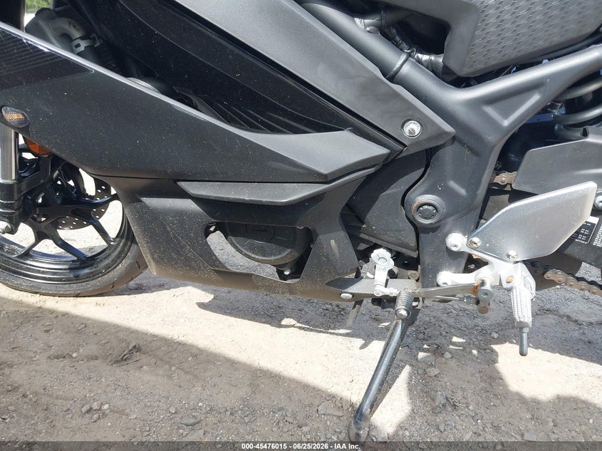 2020 Yamaha Yzf VIN MH3RH18Y3LK004893 IAAI salvage auction — RIGHT SIDE, Salvage (Massachusetts), sold $650 on 2026-07-28 (photo 9)