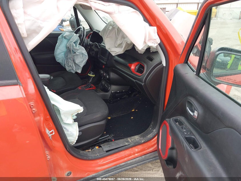 2017 Jeep Renegade VIN ZACCJBCB9HPF75111 IAAI salvage auction — FRONT & REAR, Salvage (Iowa), sold $325 on 2026-07-29 (photo 5)