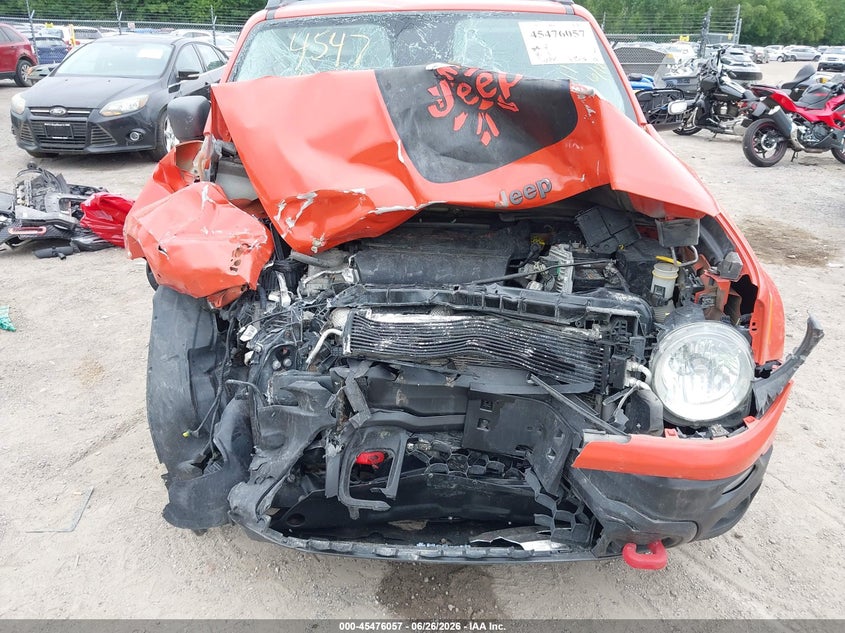 2017 Jeep Renegade VIN ZACCJBCB9HPF75111 IAAI salvage auction — FRONT & REAR, Salvage (Iowa), sold $325 on 2026-07-29 (photo 6)