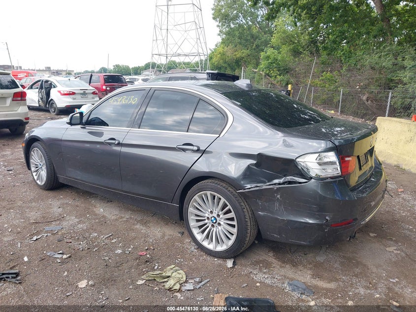 2013 BMW 3er VIN WBA3A5C53DF357378 IAAI salvage auction — REAR END, Salvage Title, sold $1,100 on 2026-08-08 (photo 3)