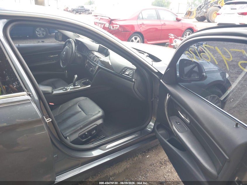 2013 BMW 3er VIN WBA3A5C53DF357378 IAAI salvage auction — REAR END, Salvage Title, sold $1,100 on 2026-08-08 (photo 5)