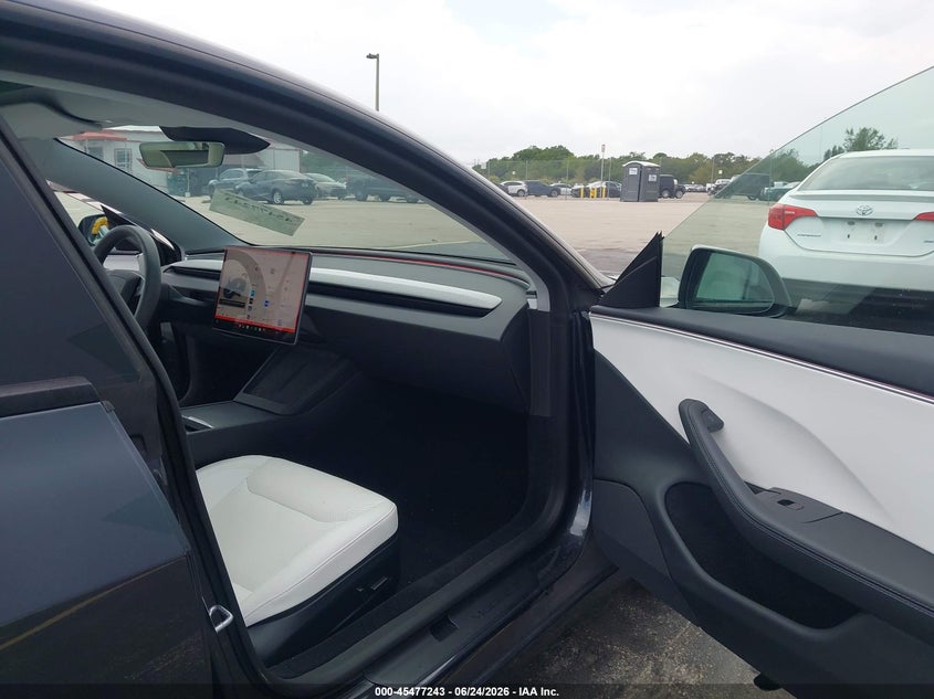 2025 Tesla Model 3 VIN 5YJ3E1EA6SF922041 IAAI salvage auction — FRONT & REAR, Salvage Title, sold $10,600 on 2026-07-30 (photo 5)