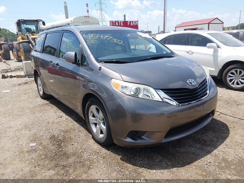 2013 Toyota Sienna VIN 5TDKK3DC1DS340902 IAAI salvage auction — LEFT SIDE, Clear (Indiana), sold $1,650 on 2026-07-29 (photo 1)