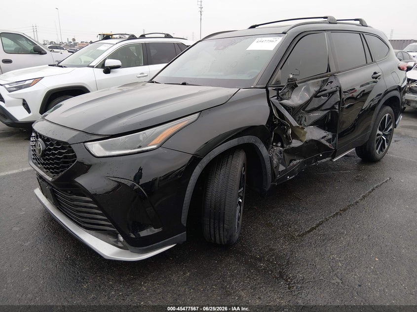 2021 Toyota Highlander VIN 5TDJZRAHXMS057649 IAAI salvage auction — SIDE, Salvage (California), sold $14,100 on 2026-07-16 (photo 2)