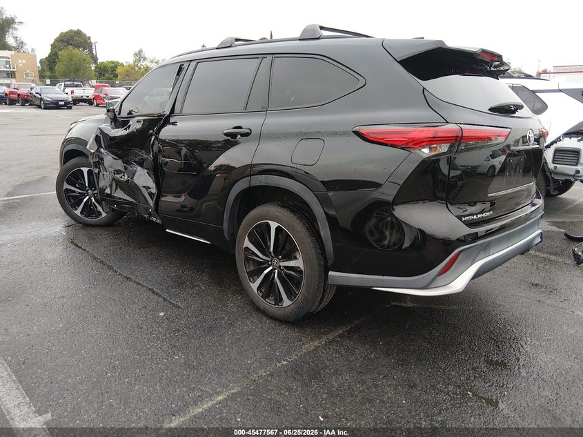 2021 Toyota Highlander VIN 5TDJZRAHXMS057649 IAAI salvage auction — SIDE, Salvage (California), sold $14,100 on 2026-07-16 (photo 3)