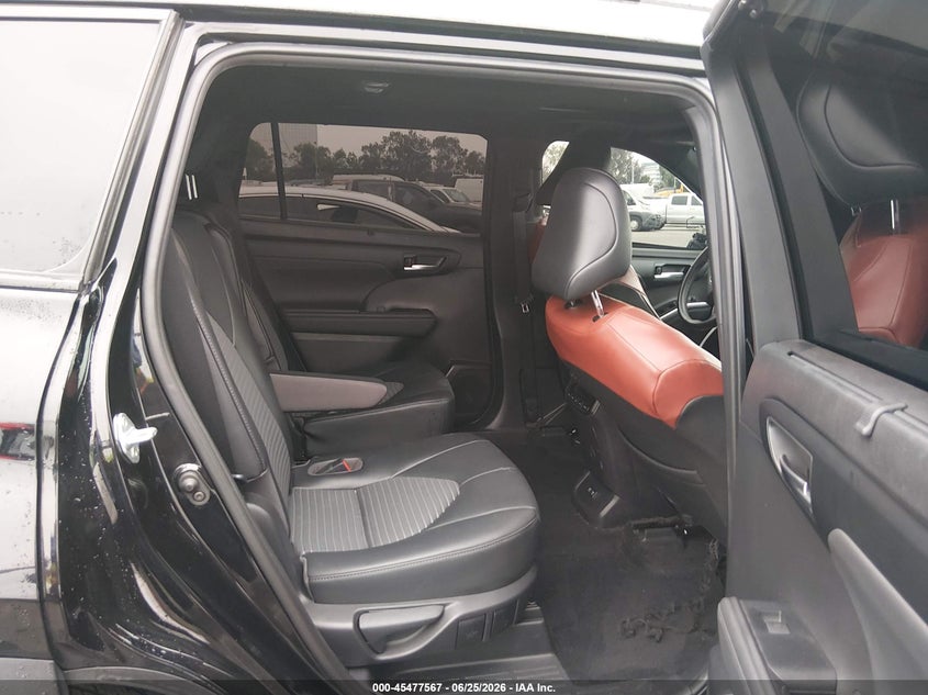 2021 Toyota Highlander VIN 5TDJZRAHXMS057649 IAAI salvage auction — SIDE, Salvage (California), sold $14,100 on 2026-07-16 (photo 8)