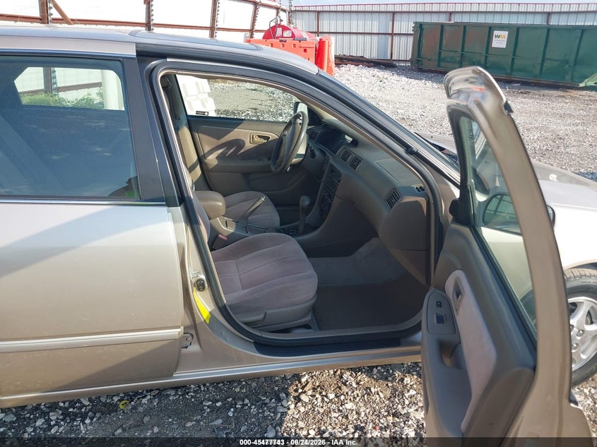 1998 Toyota Camry VIN JT2BG28K4W0143881 IAAI salvage auction — HAIL, Salvage (Idaho), sold $400 on 2026-07-30 (photo 5)