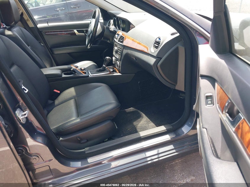 2013 Mercedes-benz C class VIN WDDGF8AB7DR265131 IAAI salvage auction — NORMAL WEAR, Clear (Tennessee), sold $1,600 on 2026-07-14 (photo 5)