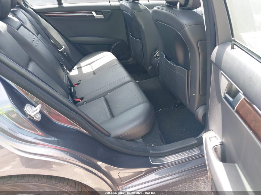 2013 Mercedes-benz C class VIN WDDGF8AB7DR265131 IAAI salvage auction — NORMAL WEAR, Clear (Tennessee), sold $1,600 on 2026-07-14 (photo 8)