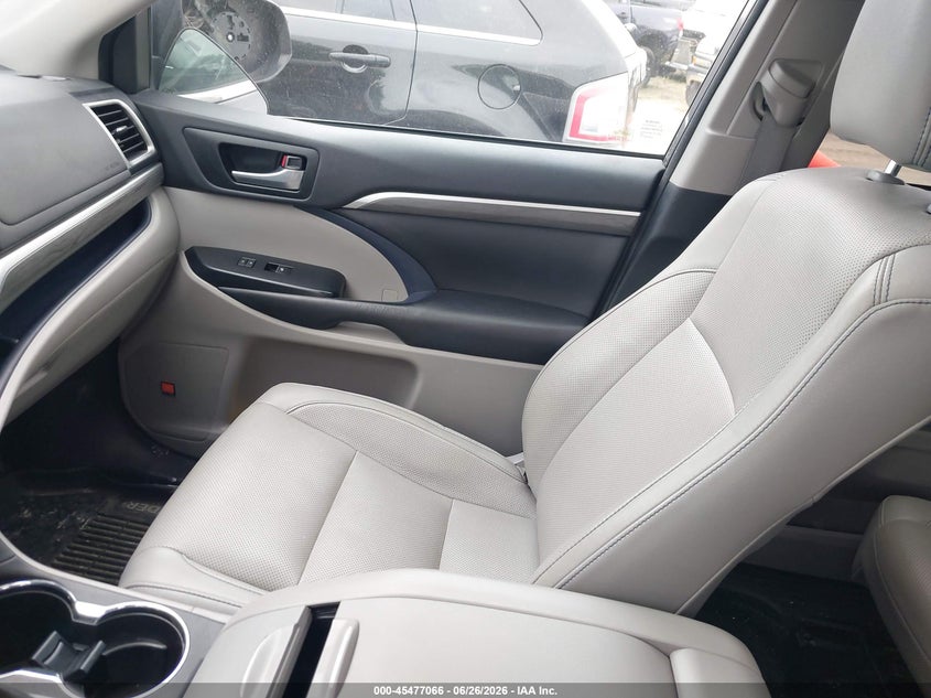 2018 Toyota Highlander VIN 5TDDZRFH7JS853860 IAAI salvage auction — RIGHT FRONT, Salvage (Iowa), sold $3,600 on 2026-07-27 (photo 5)