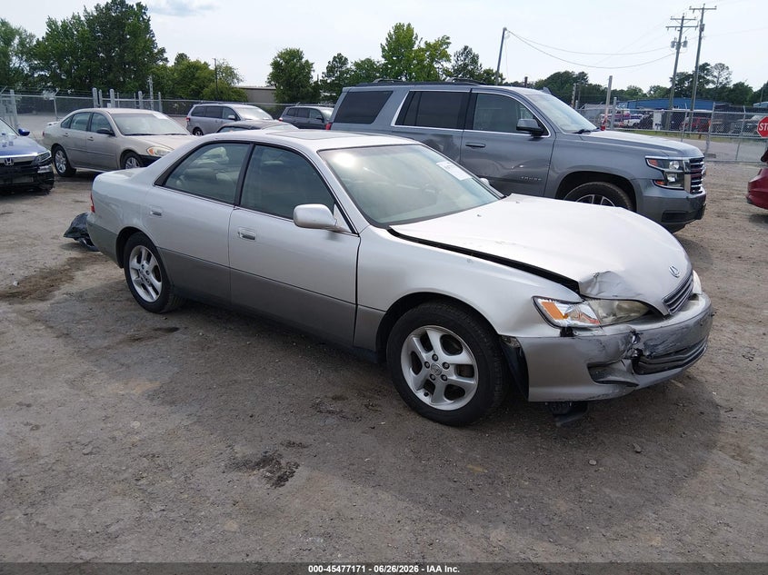 2001 Lexus Es 300 VIN JT8BF28G210342408 IAAI salvage auction — RIGHT FRONT, Salvage (Virginia), sold $200 on 2026-07-31 (photo 1)
