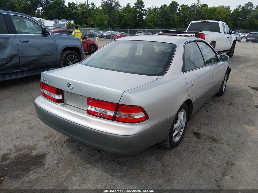 2001 Lexus Es 300 VIN JT8BF28G210342408 IAAI salvage auction — RIGHT FRONT, Salvage (Virginia), sold $200 on 2026-07-31 (photo 4)