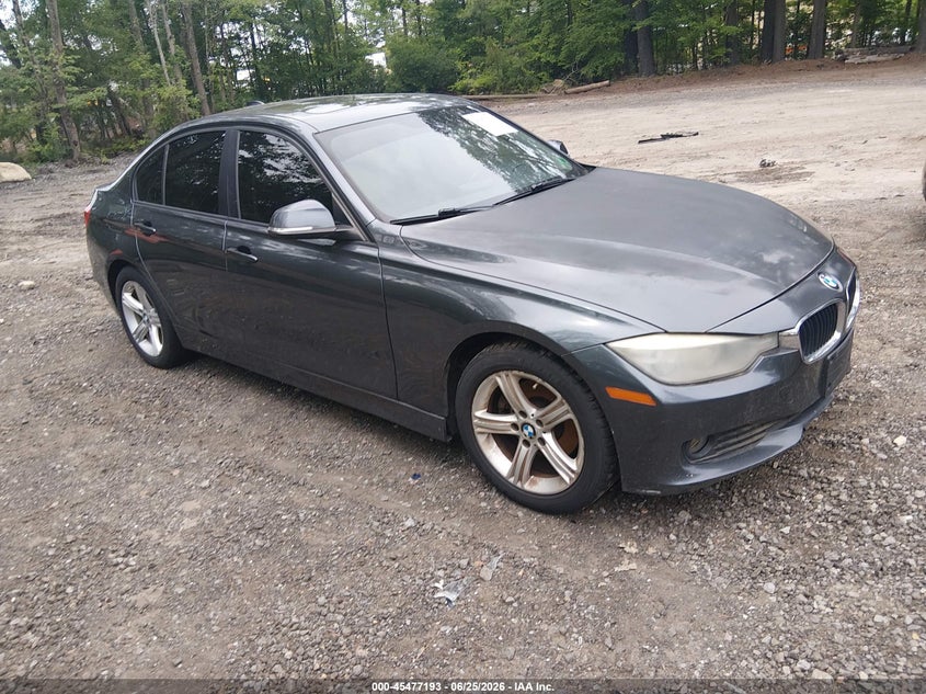 2013 BMW 3er VIN WBA3B5C51DJ599127 IAAI salvage auction — NORMAL WEAR, Clear (Virginia), sold $400 on 2026-07-28 (photo 1)