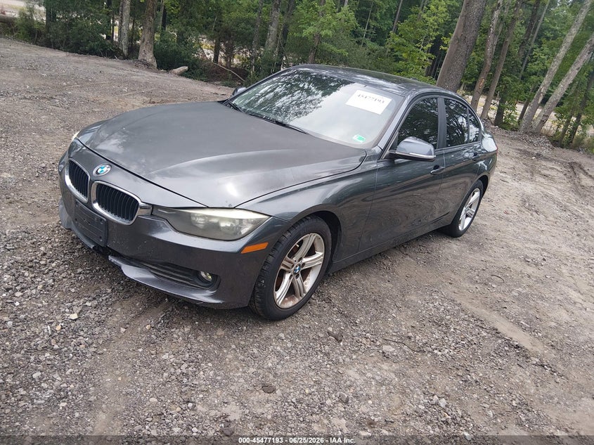2013 BMW 3er VIN WBA3B5C51DJ599127 IAAI salvage auction — NORMAL WEAR, Clear (Virginia), sold $400 on 2026-07-28 (photo 2)