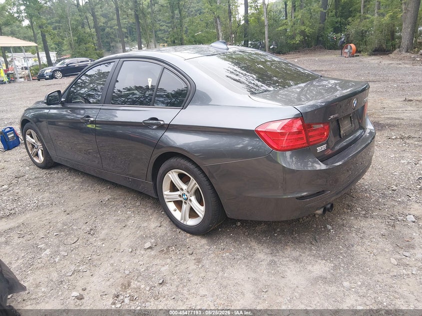 2013 BMW 3er VIN WBA3B5C51DJ599127 IAAI salvage auction — NORMAL WEAR, Clear (Virginia), sold $400 on 2026-07-28 (photo 3)