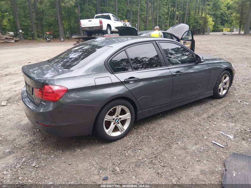 2013 BMW 3er VIN WBA3B5C51DJ599127 IAAI salvage auction — NORMAL WEAR, Clear (Virginia), sold $400 on 2026-07-28 (photo 4)