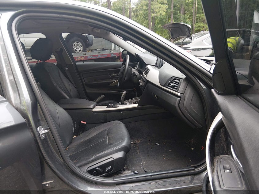 2013 BMW 3er VIN WBA3B5C51DJ599127 IAAI salvage auction — NORMAL WEAR, Clear (Virginia), sold $400 on 2026-07-28 (photo 5)