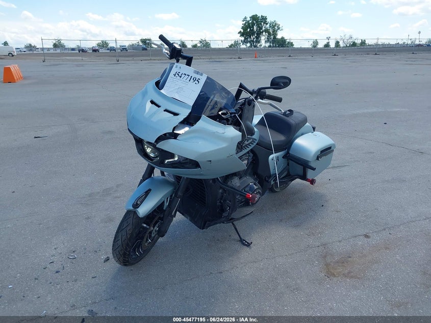 2025 Indian motorcycle co. Challenger VIN 56KLCDSSXS3433458 IAAI salvage auction — FRONT END, Salvage (Iowa), sold $9,725 on 2026-08-04 (photo 2)