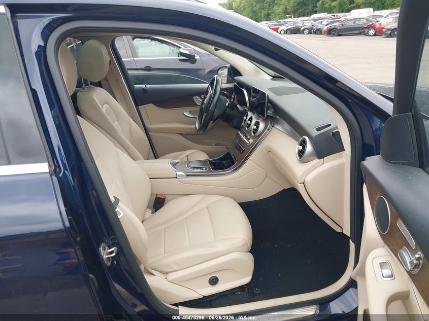 2022 Mercedes-benz Glc VIN W1N0G8EB4NG038083 IAAI salvage auction — UNDERCARRIAGE, Salvage Title, sold $6,600 on 2026-07-30 (photo 5)