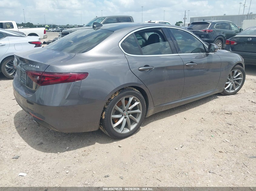 2017 Alfa romeo Giulia VIN ZARFAEBN2H7535949 IAAI salvage auction — WATER/FLOOD, Salvage (Texas), sold $1,750 on 2026-07-30 (photo 4)