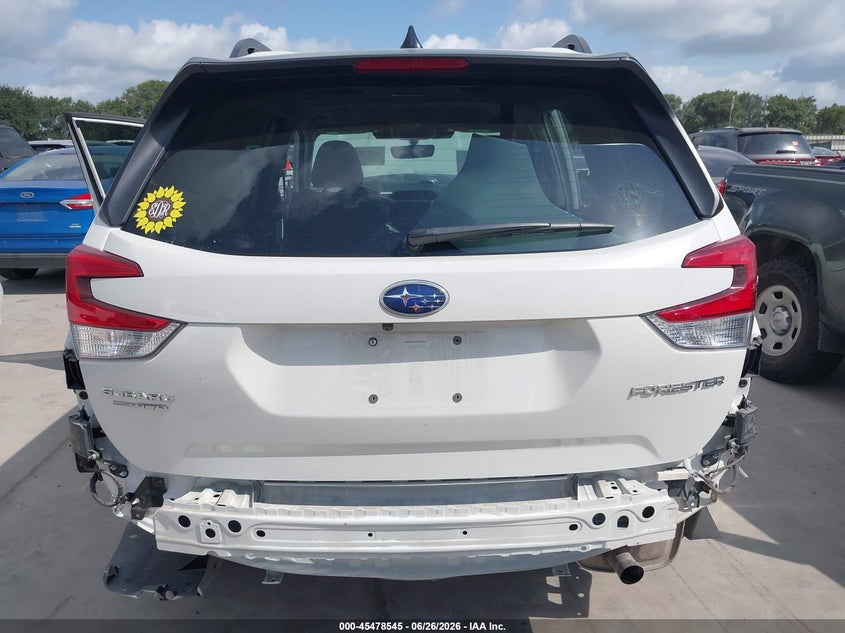 2024 Subaru Forester VIN JF2SKADC7RH408363 IAAI salvage auction — SIDE, Original (Texas), sold $9,500 on 2026-08-27 (photo 6)
